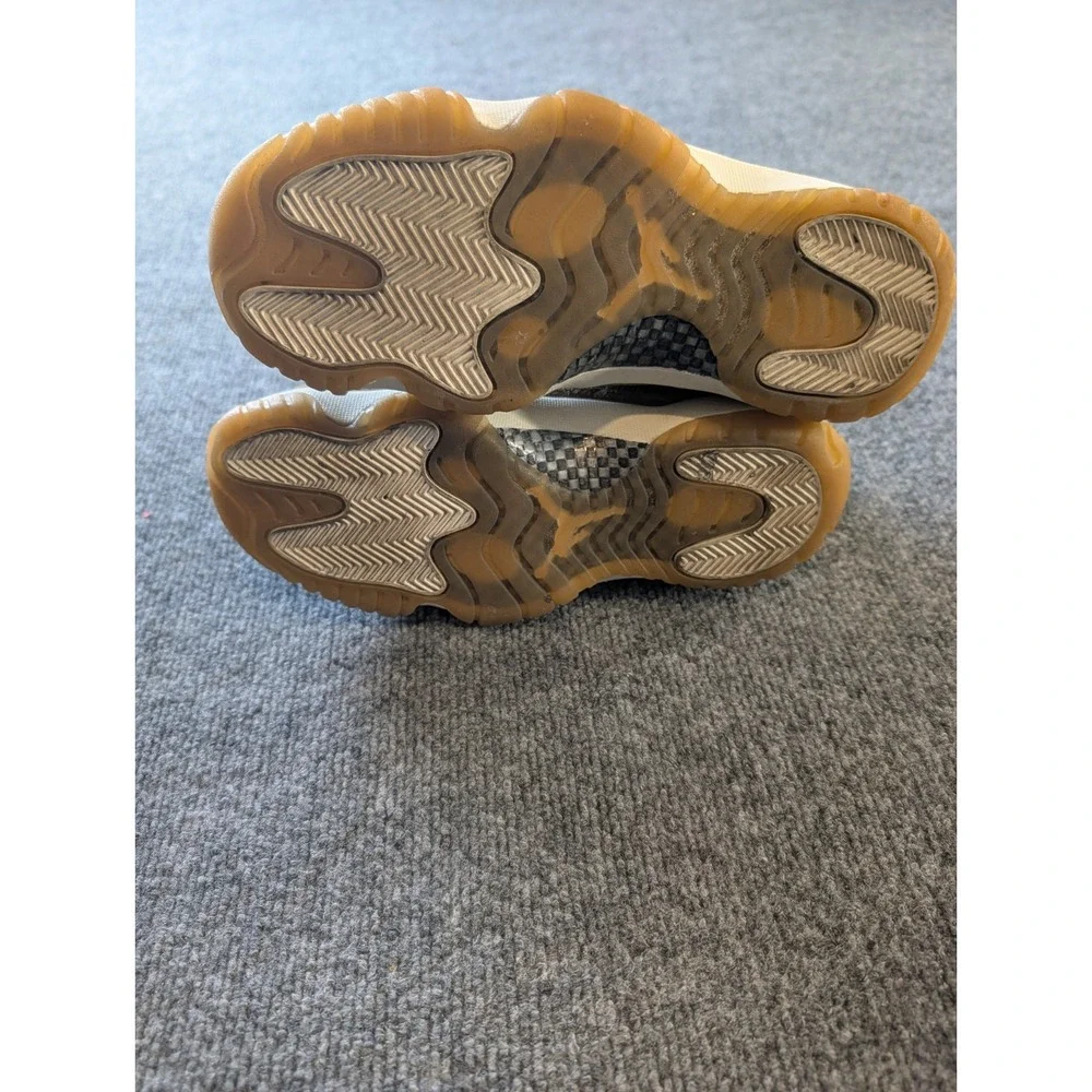 Air Jordan 11 Retro Olive Lux Size 8 AR0715-200 Metallic Neutral Olive Gum